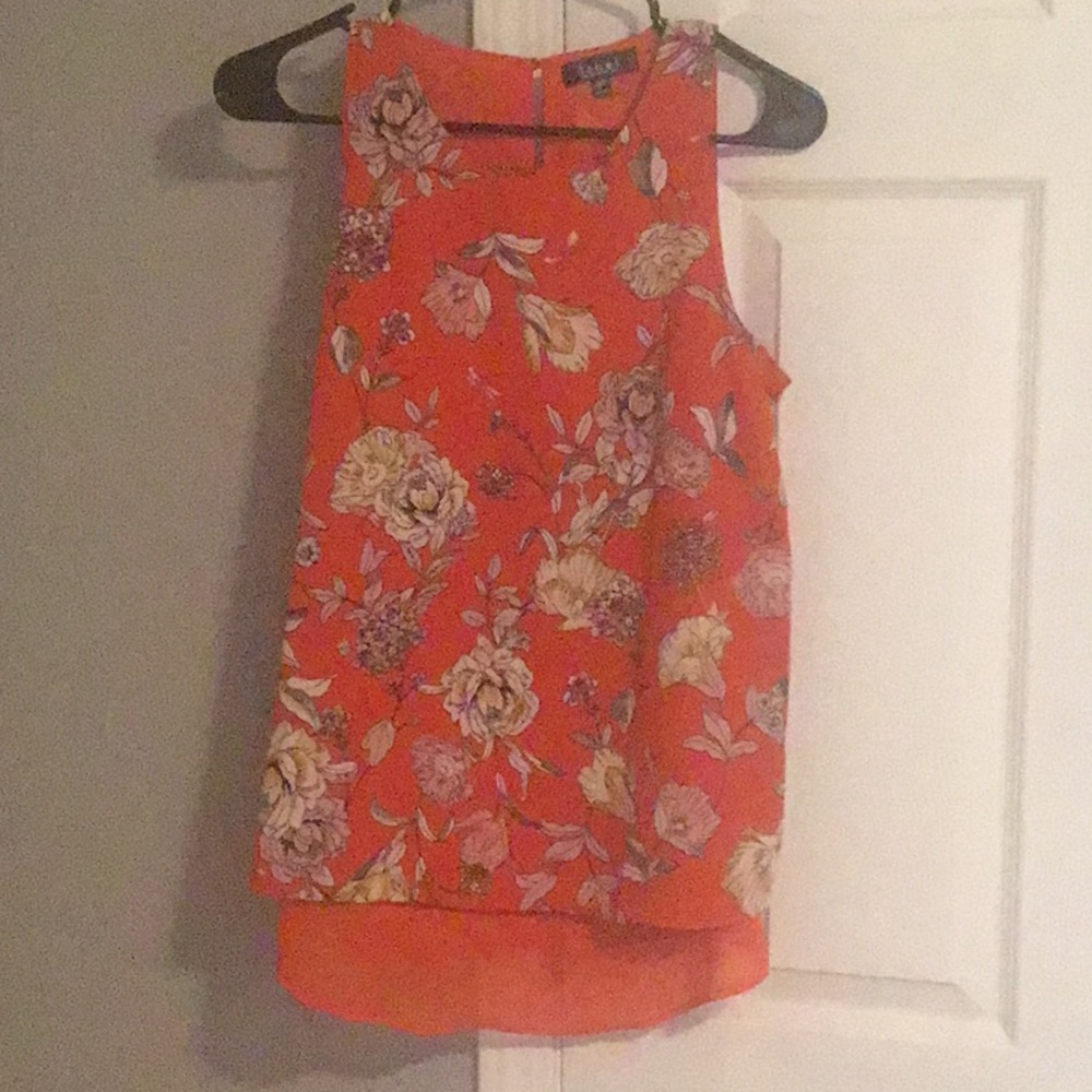 Print sleeveless layered top